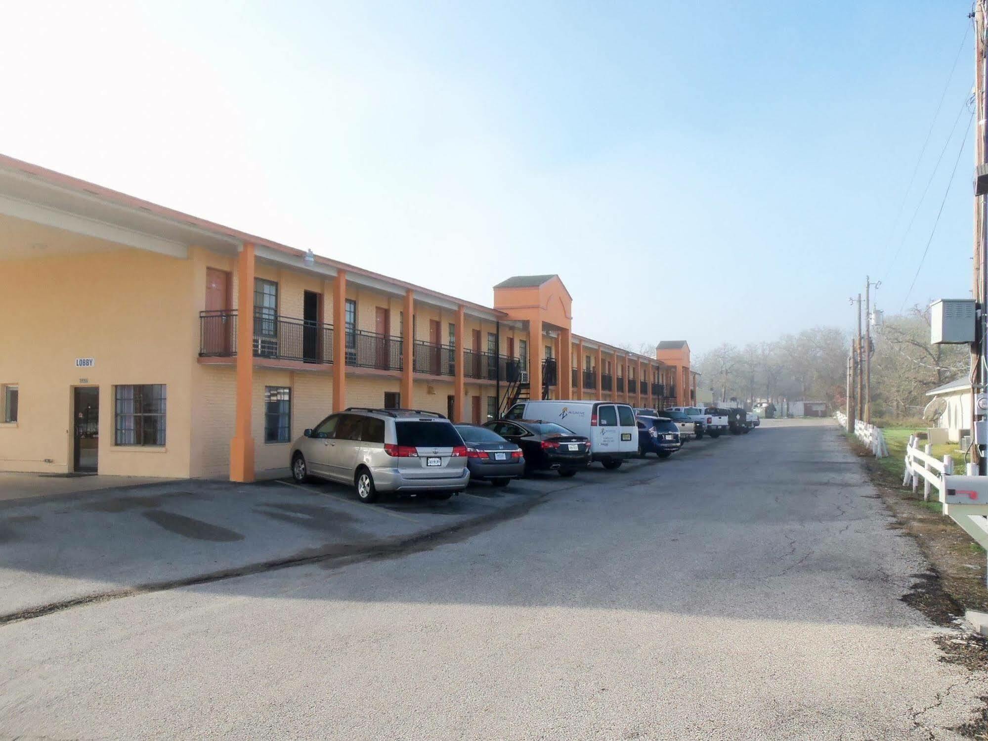 Giddings Executive Inn Exterior photo