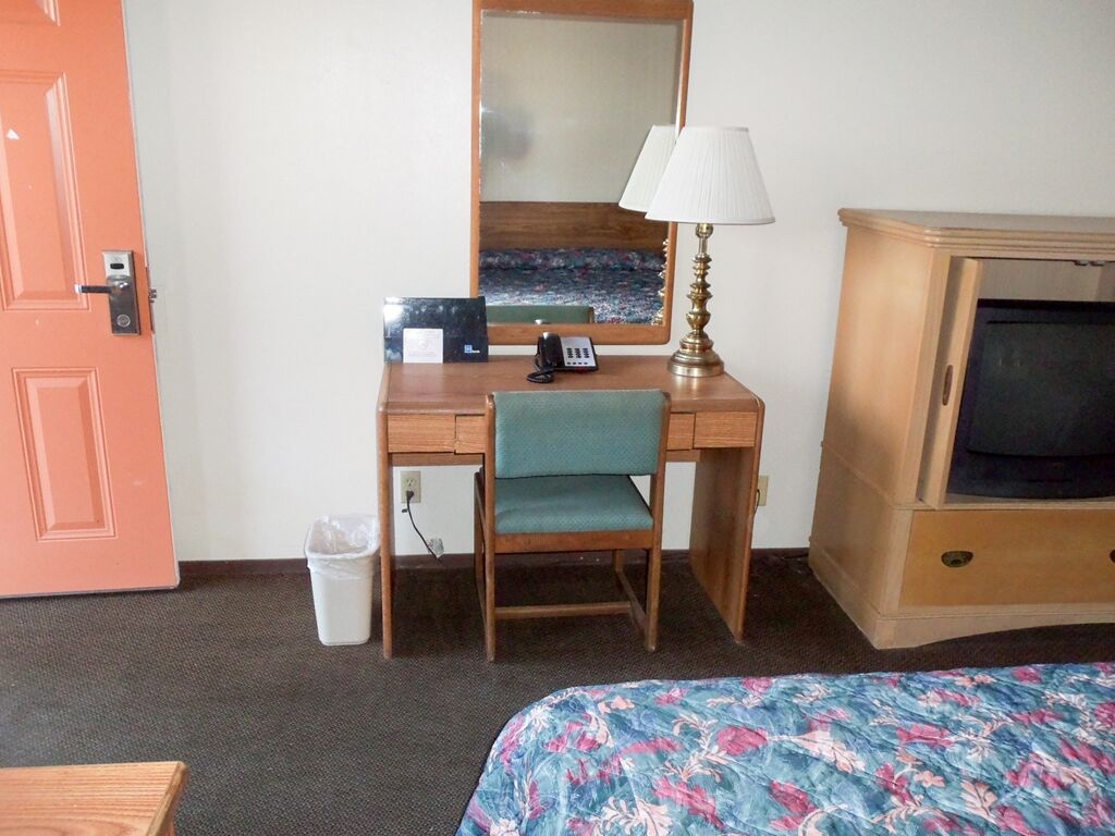 Giddings Executive Inn Room photo